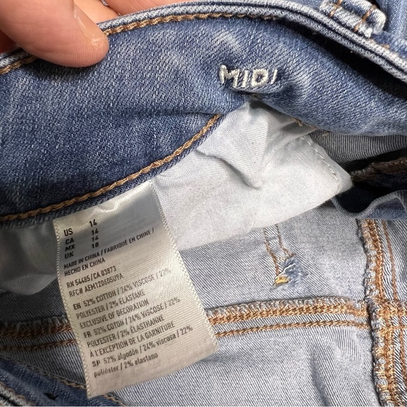 American Eagle distressed midi shorts size 14 - Picture 8 of 12
